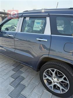 جیپ گراند شیرۆکی